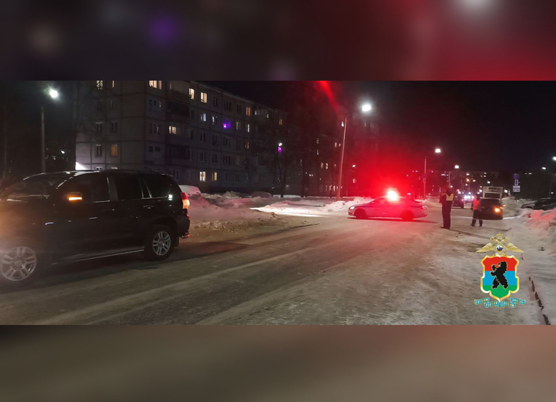 Изображение Автомобиль насмерть задавил поскользнувшуюся на дороге женщину