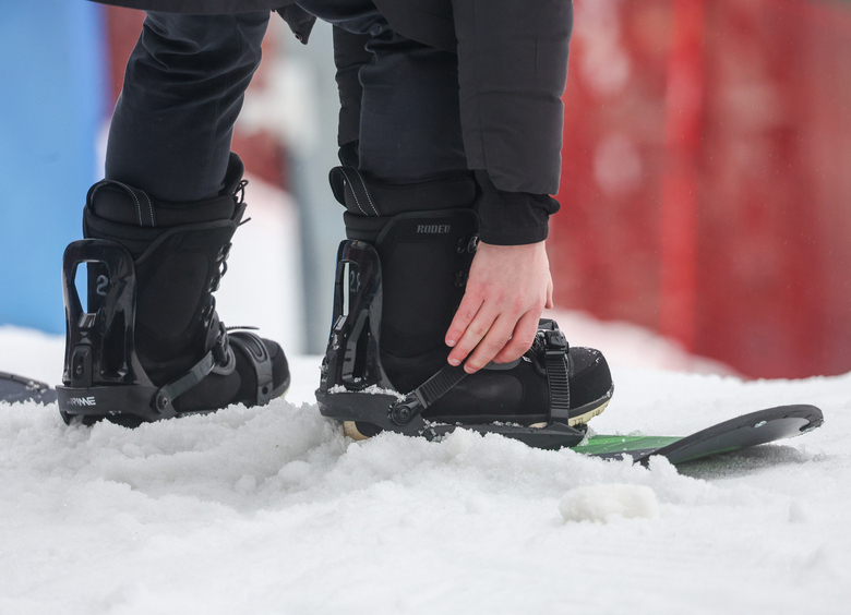 Изображение В Казани оштрафовали водителя, катавшего друга на привязанном к машине сноуборде