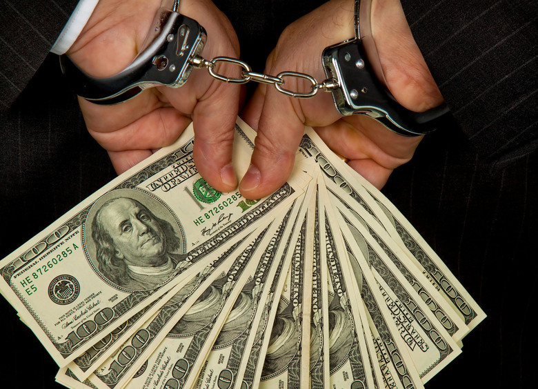 Изображение Мужчина перевел мошеннику 10 000 долларов для покупки «летающего автомобиля»