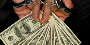 Мужчина перевел мошеннику 10 000 долларов для покупки «летающего автомобиля»