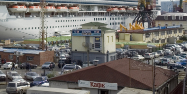 Во Владивостоке торгуют незаконно ввезенными авто