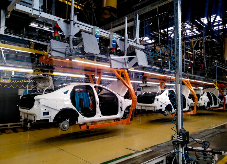 Изображение Будем лечить, или пусть живет: чиновники бросились спасать российский автопром