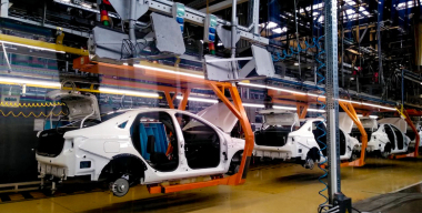 Будем лечить, или пусть живет: чиновники бросились спасать российский автопром