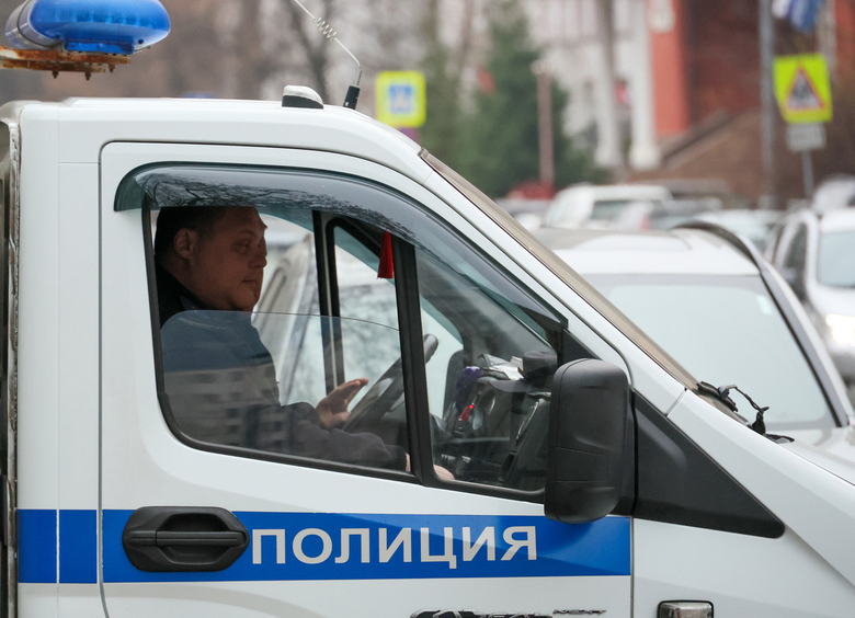 Изображение В Краснодаре задержали мужчину, который после ссоры с женщиной прыгал на крыше ее авто