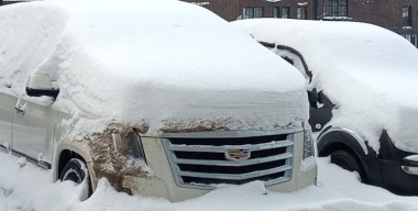 Тихий враг: чем может навредить автомобилю снежный купол на его кузове