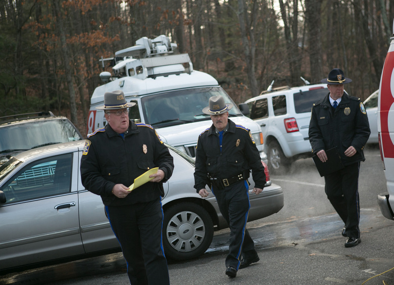 Изображение Полиция нашла молодую девушку в запертом фургоне с трупами собак