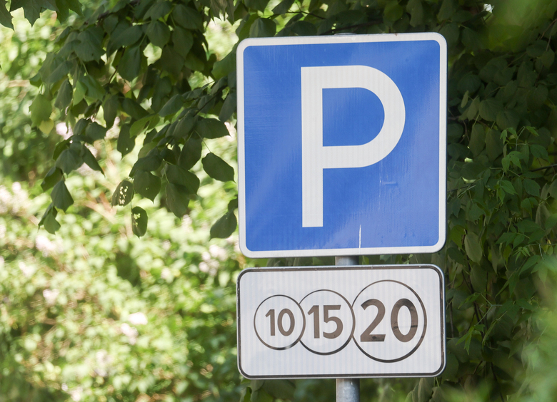 Право на бесплатную парковку в Москве получили 140 тысяч многодетных семей