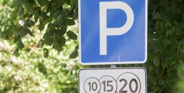 Право на бесплатную парковку в Москве получили 140 тысяч многодетных семей