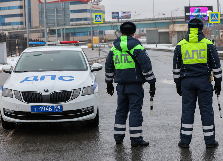 Изображение Водитель на Lexus, пытаясь скрыться от полиции в Москве, разбил 14 авто
