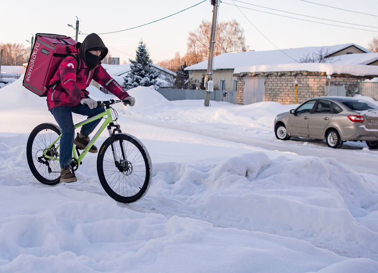 Изображение Курьер, чтобы скрыться от ГАИ, предъявил фальшивые документы