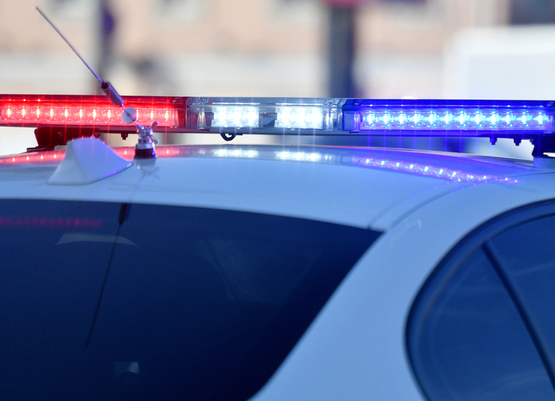 Изображение Школьница угнала машину матери и врезалась в забор, уходя от полиции