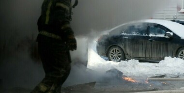 Взрыв автомобиля разрушил шесть гаражей и привел к гибели человека в Тюмени