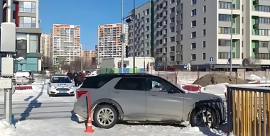 Мужчина на Ford сбил 9-летнего мальчика на тротуаре в Тюмени