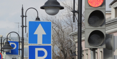 В Уссурийске автобус проехал на красный свет и сбил две иномарки