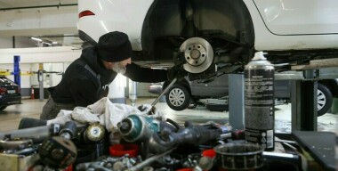 Эксперт Петров рассказал, на сколько подорожал ремонт автомобилей в 2026 году