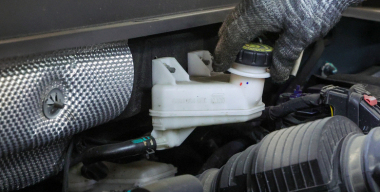 На Сахалине автомеханик умер прямо во время ремонта автомобиля