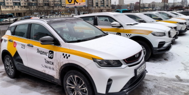 Названы самые популярные автомобили такси в Москве