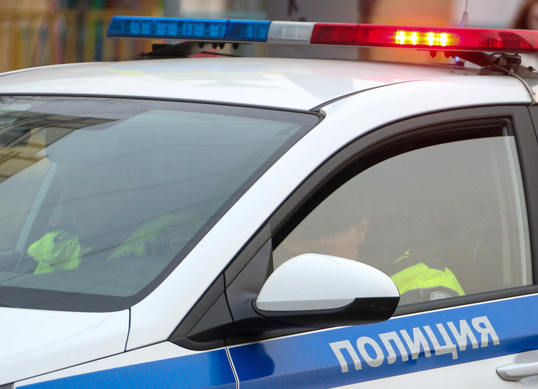 Изображение Водитель мусоровоза въехал в машину ДПС на месте аварии в Санкт-Петербурге