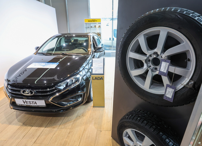 Не Vesta: дешевле, богаче, лучше, но с «рулем в бардачке»