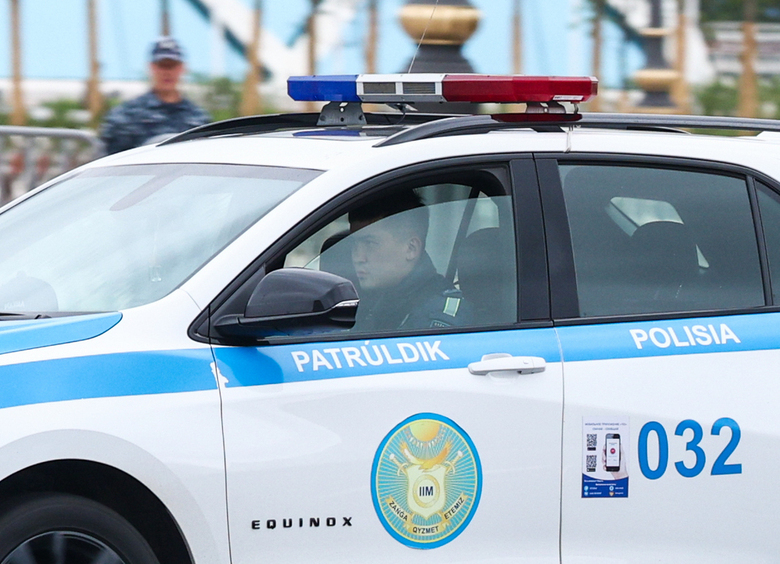 Изображение Неизвестные попытались затащить 13-летнюю девочку в машину на глазах у прохожих