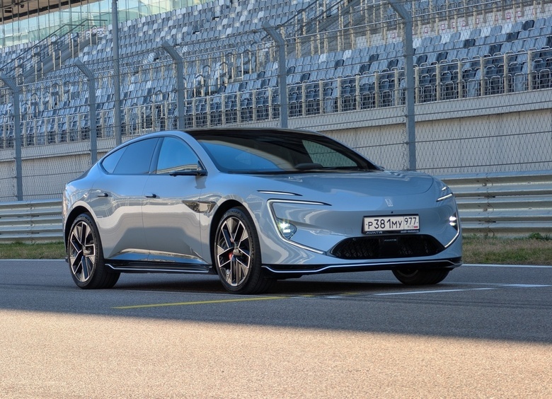 Заряжай дефибриллятор: тест-драйв «горячего» фастбэка Avatr 12