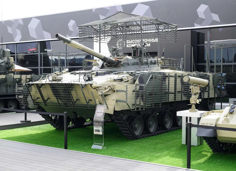 Броня СВО: Россия наращивает выпуск БМП-3 с защитой от дронов и мин