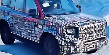 Внедорожник Hongqi с четверкой электромоторов заметили на зимних тестах