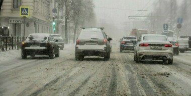 Эксперт объяснил, почему авто ведет в сторону при торможении и что с этим делать
