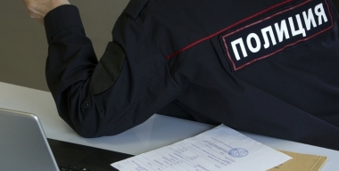 Житель Якутска выкинул строительный мусор с балкона на машину своей соседки