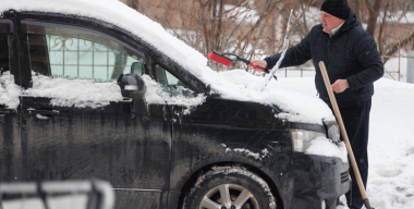 Снегопад века: какую лопату лучше всего купить в машину