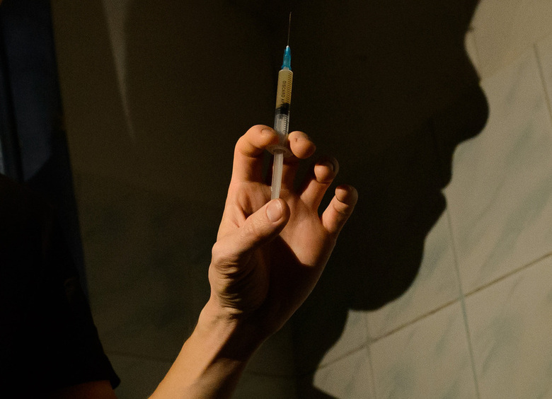 Изображение Таксиста без сознания и со шприцем в салоне нашли в машине в Зюзино