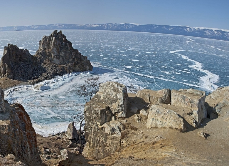 Изображение УАЗ с китайскими туристами провалился на льду Байкала: погибло семь человек