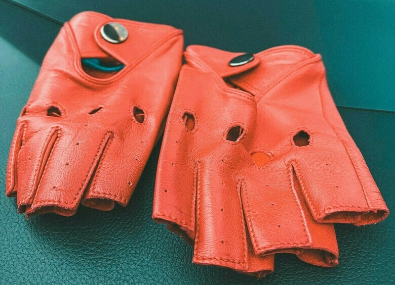 Изображение Драйв в деталях: какие перчатки для вождения авто носят мужчины с хорошим вкусом