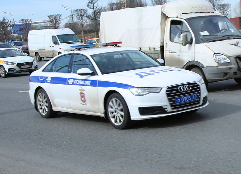 Изображение Пьяные водитель и пассажир Mazda скрылись с места ДТП под Калининградом