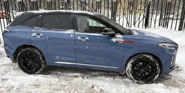 Красное знамя на белом снегу: зимний тест-драйв Hongqi HS3