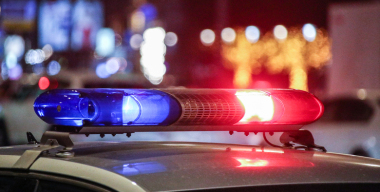 В Красноярске пьяный водитель врезался в ломбард при побеге от полиции