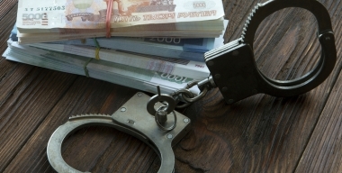 В Сургуте осудили сотрудника автосалона, который продавал машины «мимо кассы»