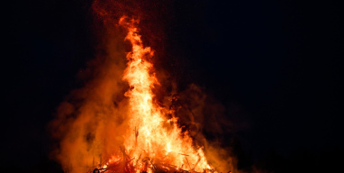 На праздновании Масленицы сожгли «Гелендваген» из идейных соображений