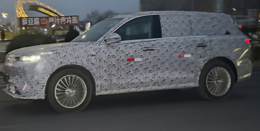 Новый габаритный кроссовер Wey засветился на дорожных тестах