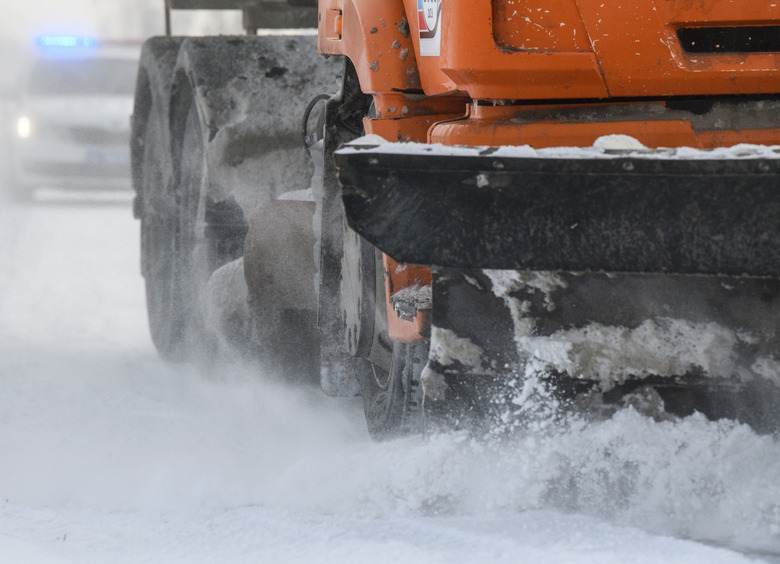 Изображение Мужчина угнал КамАЗ, чтобы вытащить машину приятеля из кювета под Архангельском