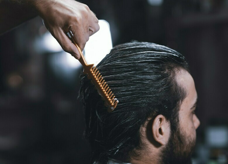 Изображение Не только шампунь: полный гид по борьбе с перхотью у мужчин