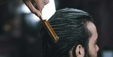 Не только шампунь: полный гид по борьбе с перхотью у мужчин