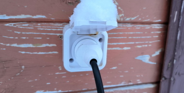 Мечтаю о розетке: зачем обычному автомобилисту доступ к электричеству во дворе