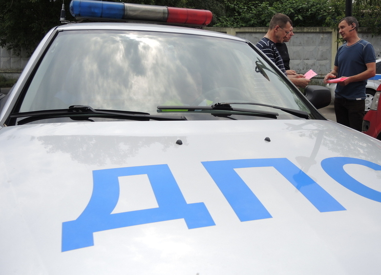 Изображение В Ставропольском крае легковушка врезалась в кран, травмировав пешехода