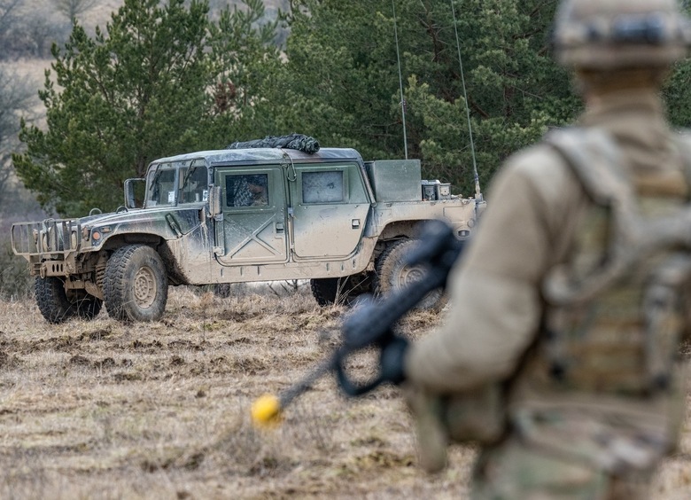 Да их тут тысячи: подсчитано, сколько «Хаммеров» янки отправили на Украину