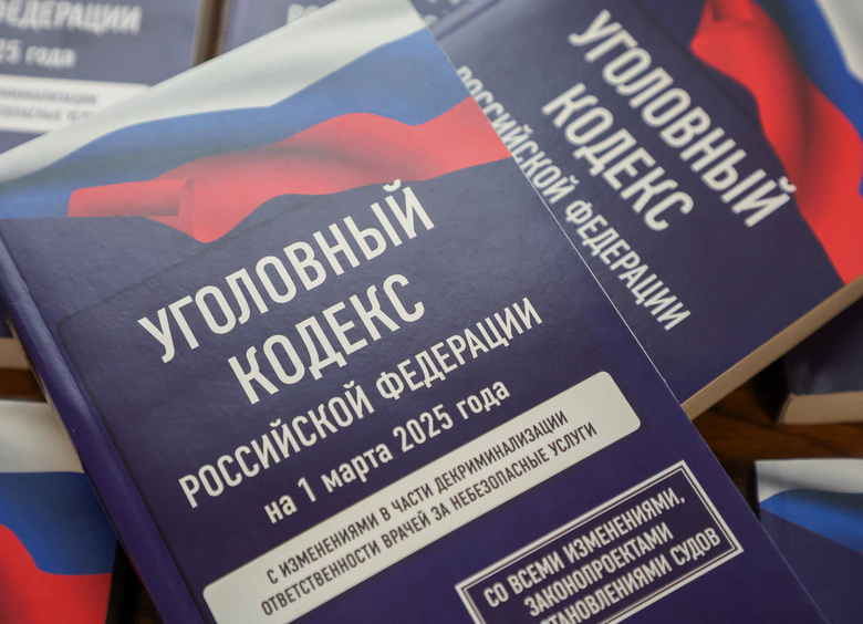 Изображение Страдающий от безденежья гражданин средь бела дня снял бампер с чужого авто
