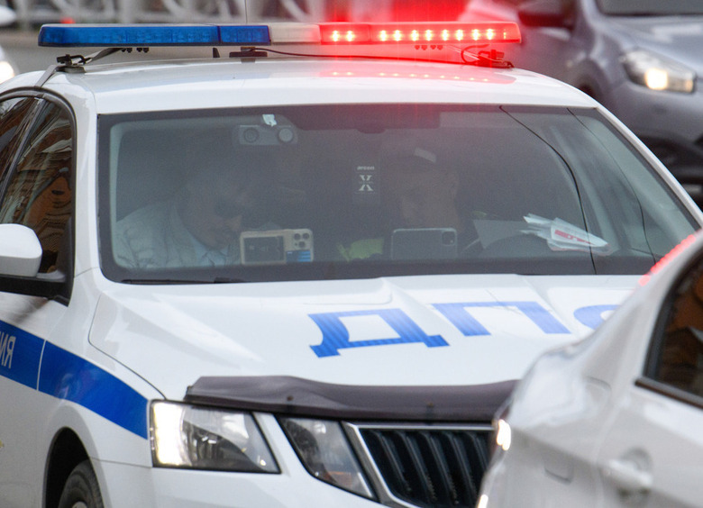 Изображение Мужчину выбросили из салона под колеса другой машины