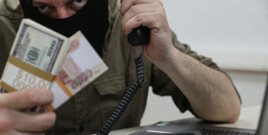 Жительница Сахалина лишилась машины и 2 миллионов после «установки» домофона