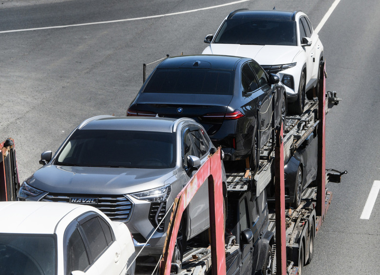 Импорт легковушек из ОАЭ в Россию рискует сойти на нет