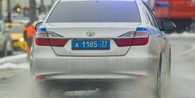 Москвичу, разбившему чужую машину с иностранными номерами, дали всего 15 суток